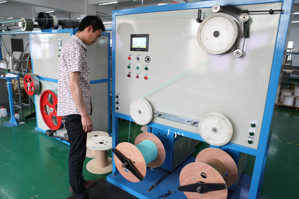 光纤跳线工厂拉线